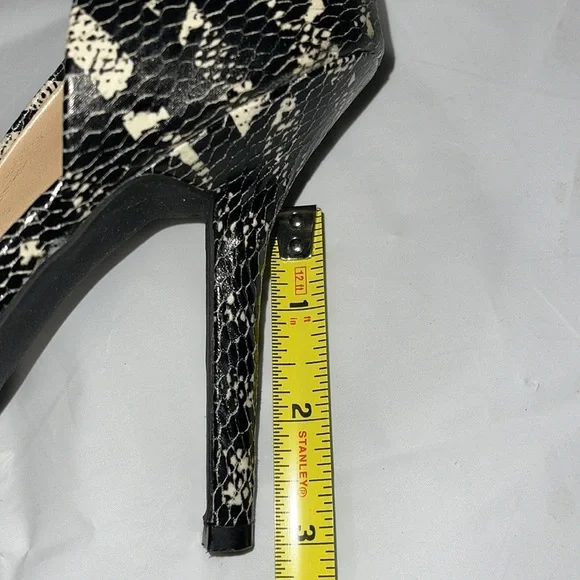 BCBG Women’s faux snake skin design. Gently used. Size 6.5 - Picture 6 of 11